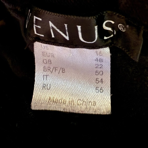 VENUS Black Jean Shorts - Picture 5 of 5